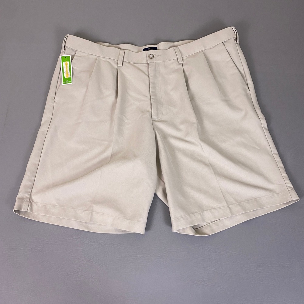 Dockers Golf Shorts Men's 42 Khaki Pleated Front Modern Comfort Beige New *Wear*